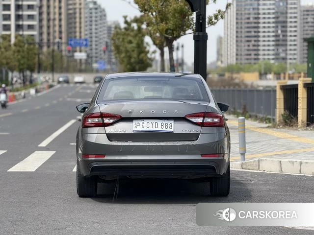 Skoda Octavia 2022 Темно-серый из Китая