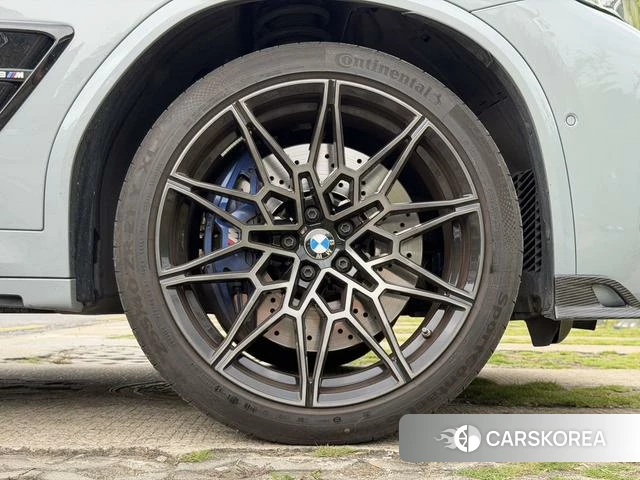 BMW X3 M 2025 Серебристо-серый из Китая