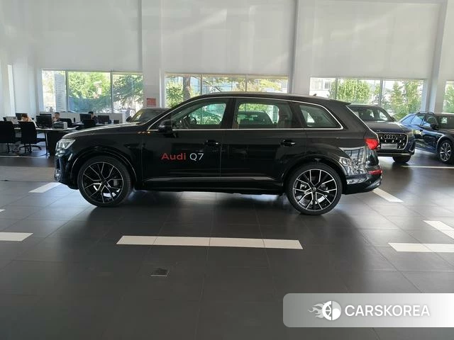 Audi Q7 2025 Черный из Китая