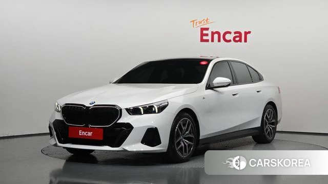 BMW 5 Series (G60) 2025 Белый из Кореи