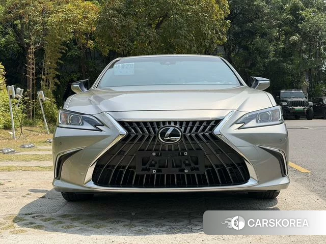 Lexus ES 2022 Серебристо-серый из Китая