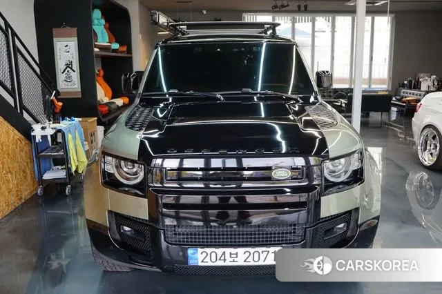 Land Rover Defender (L663) 2023 Темно-зеленый из Кореи