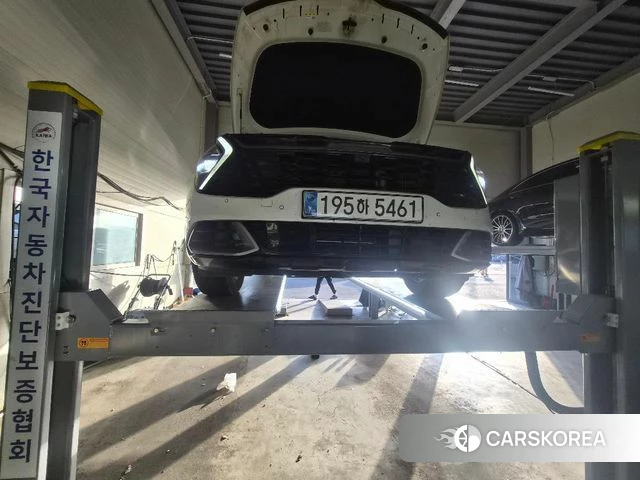 Kia Sportage 5th Generation Hybrid 2023 Белый из Кореи