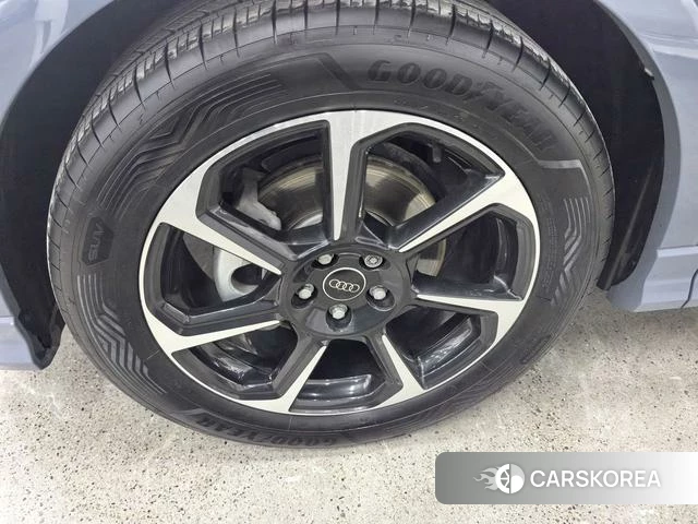 Audi Q3 2023 Синий из Китая