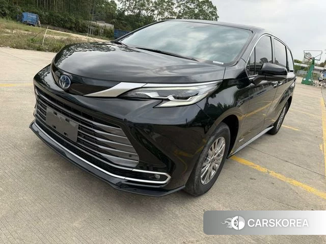 Toyota Saina 2023 Черный из Китая