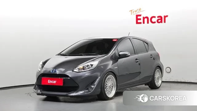 Toyota Prius C 2018 Серый из Кореи