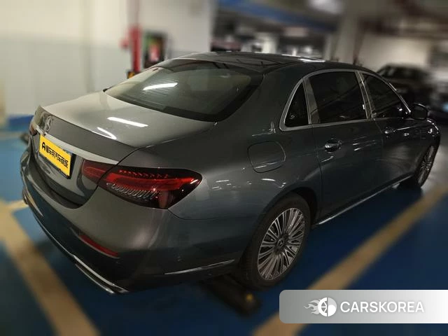 Mercedes-Benz E-class 2021 Серебристо-серый из Китая