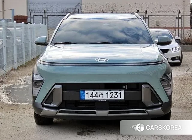 Hyundai Kona (SX2) 2023 Темно-зеленый из Кореи