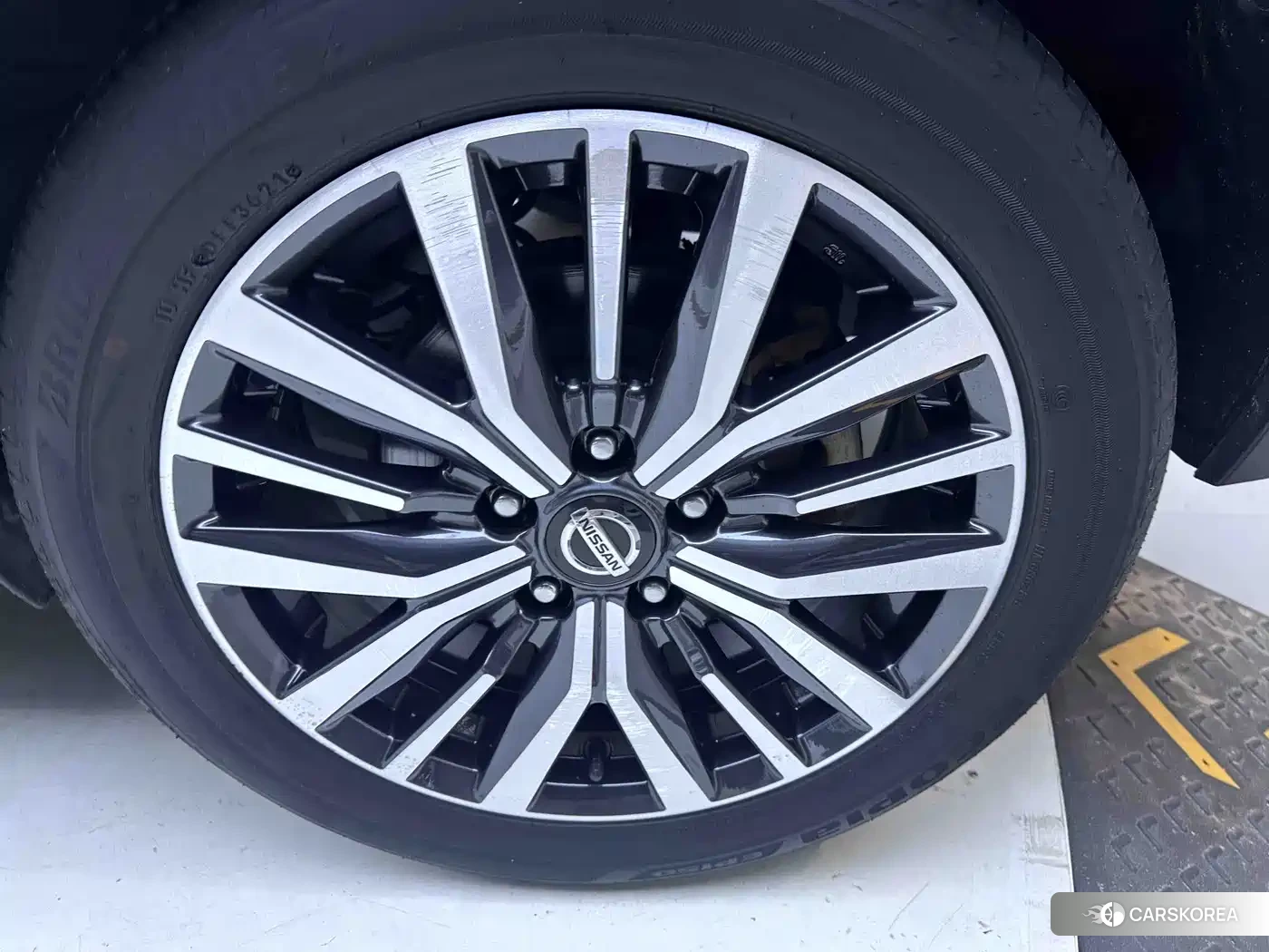 Nissan Kicks 2021 Silver/gray из Китая