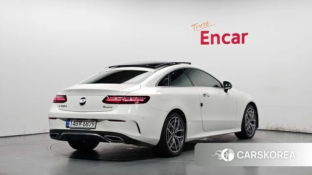 Mercedes-Benz E-Class W213 2022 Белый из Кореи