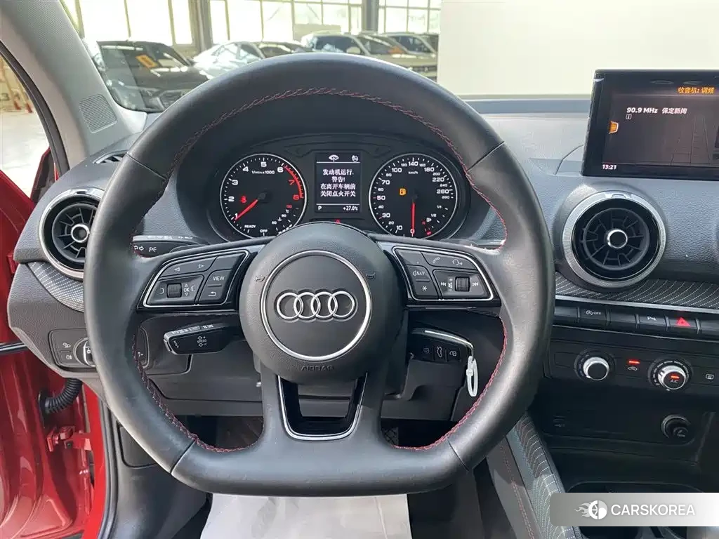Audi Q2L 2023 Red/purple из Китая