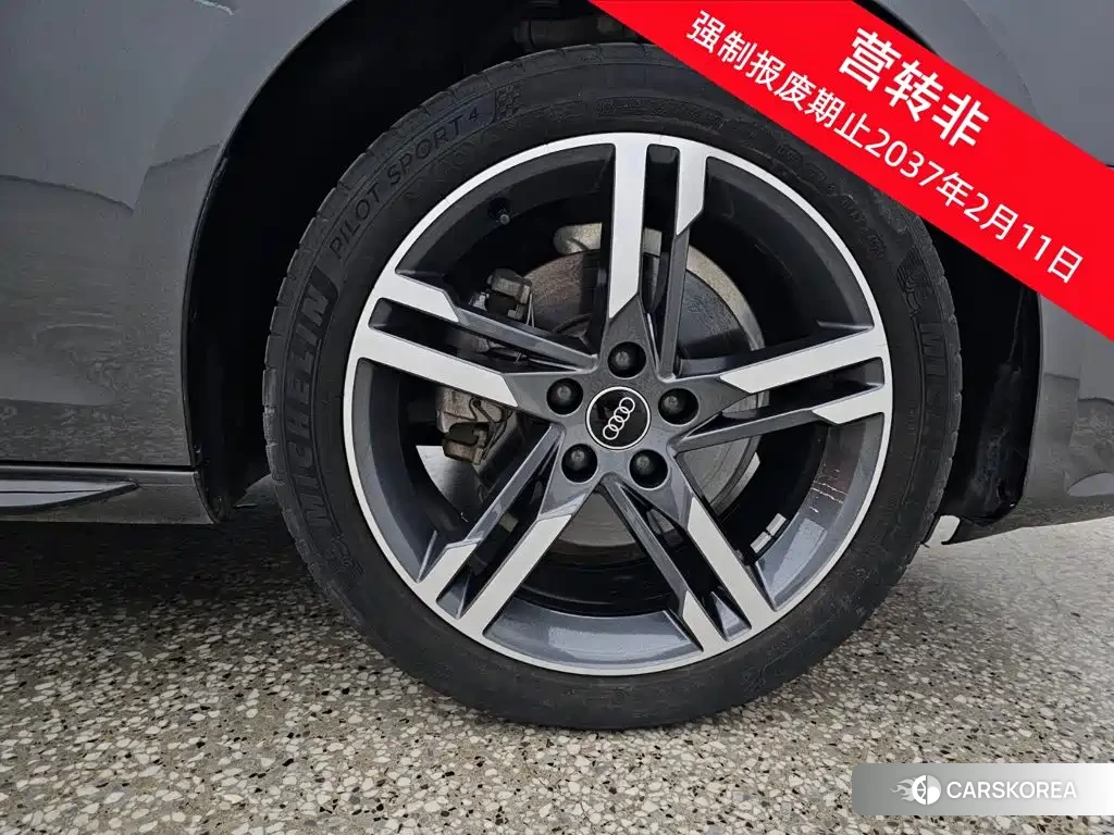 Audi A4L 2022 Silver/gray из Китая