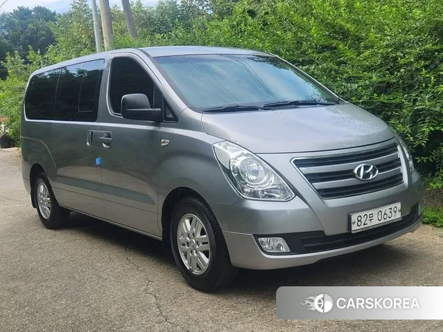Hyundai Grand Starex 2018 Серебристо-серый из Кореи