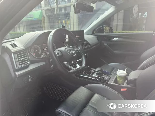 Audi Q5L 2021 Черный из Китая