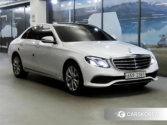 Mercedes-Benz E-Class W213 2019 Белый из Кореи