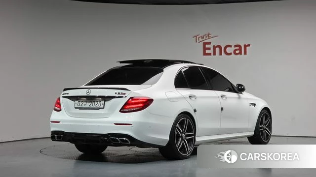 Mercedes-Benz E-Class W213 2018 Белый из Кореи
