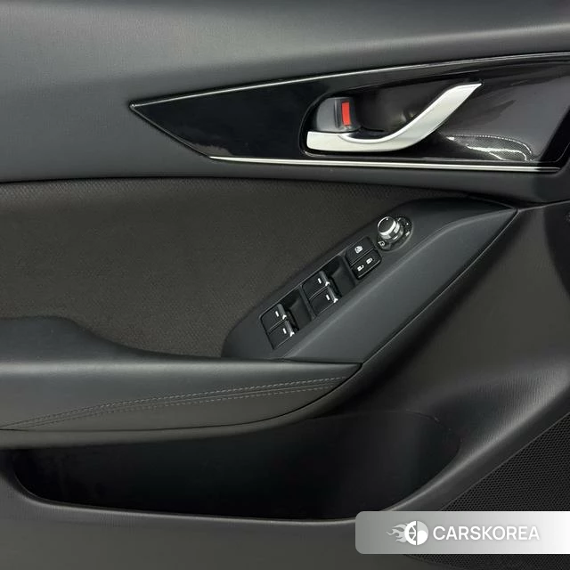 Mazda CX-4 2023 Белый из Китая