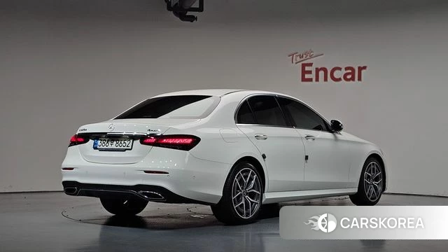 Mercedes-Benz E-Class W213 2021 Белый из Кореи