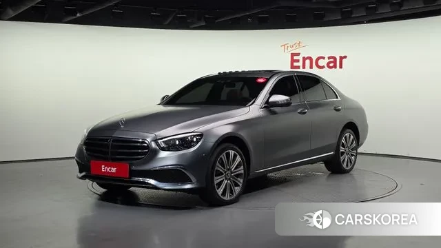 Mercedes-Benz E-Class W213 2023 Серебристо-серый из Кореи