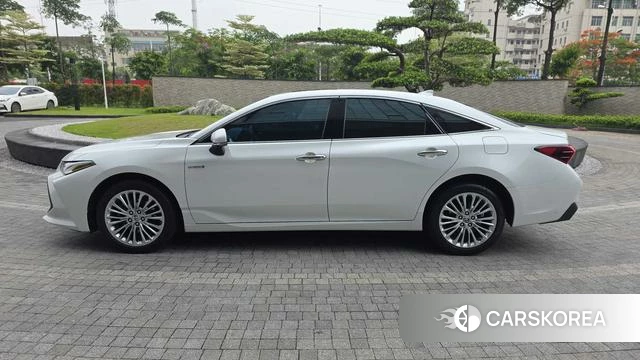 Toyota Asian dragon 2023 Белый из Китая