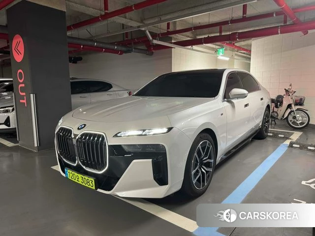 BMW 7 Series (G70) 2024 Белый из Кореи