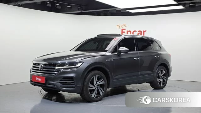 Volkswagen Touareg 3rd generation 2020 Серый из Кореи