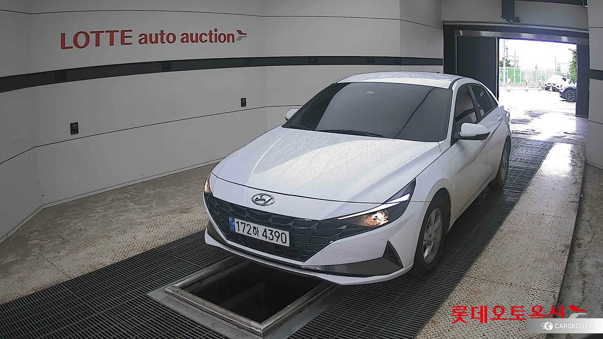 Hyundai Avante 2023 Polar White из Кореи