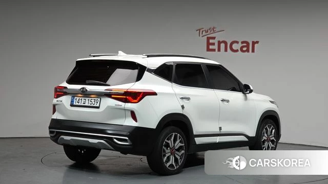 Kia Seltos 2021 Белый из Кореи