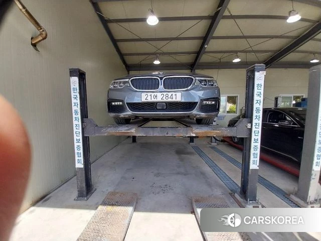 BMW 5 Series (G30) 2018 Серебристо-серый из Кореи