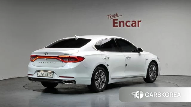 Hyundai Grandeur IG Hybrid 2018 Белый из Кореи