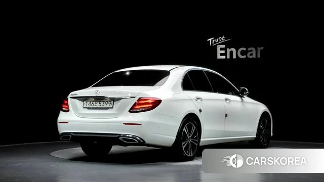 Mercedes-Benz E-Class W213 2020 Белый из Кореи
