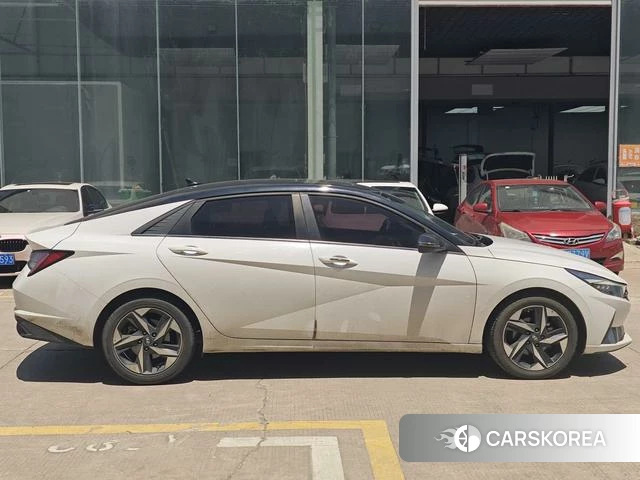 Hyundai Elantra 2021 Белый из Китая