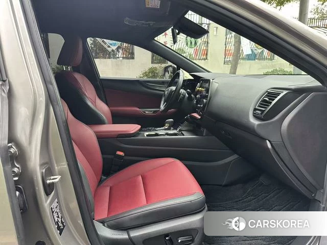 Lexus NX 2023 Серебристо-серый из Китая