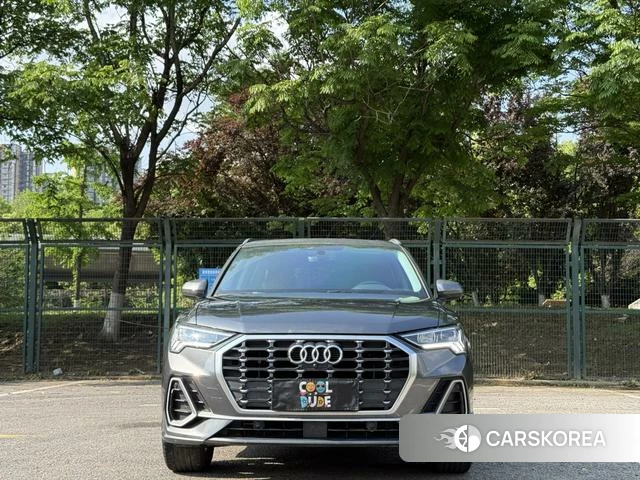 Audi Q3 2021 Серебристо-серый из Китая