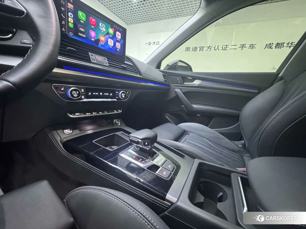 Audi Q5L 2021 Черный из Китая