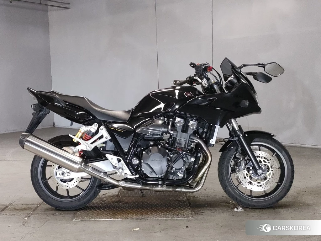 Проданный Honda CB1300SF BOLDOR 2017 из Японии