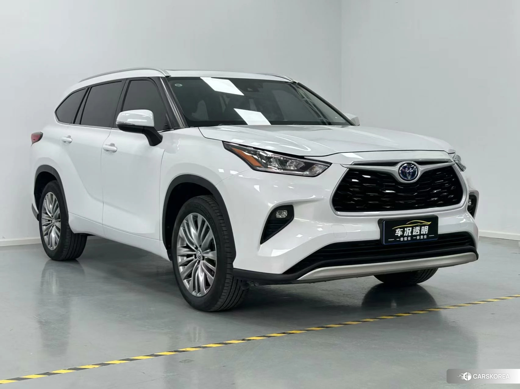 Toyota Highlander 2021 Белый из Китая