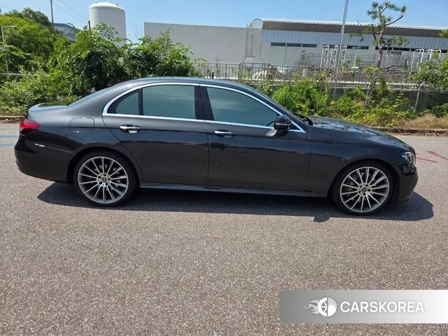 Mercedes-Benz E-Class W213 2021 Серый из Кореи