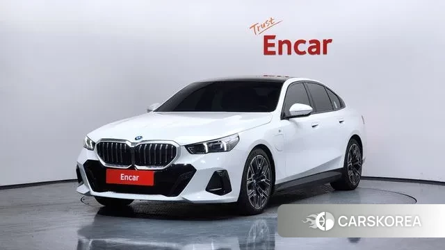 BMW 5 Series (G60) 2025 Белый из Кореи