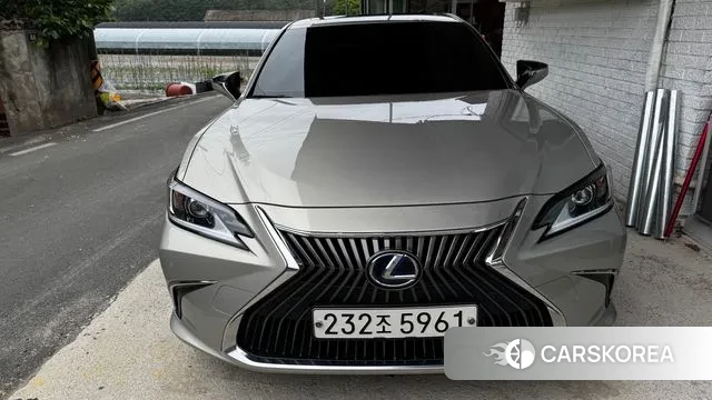 Lexus ES300h 7th generation 2020 Песочный из Кореи