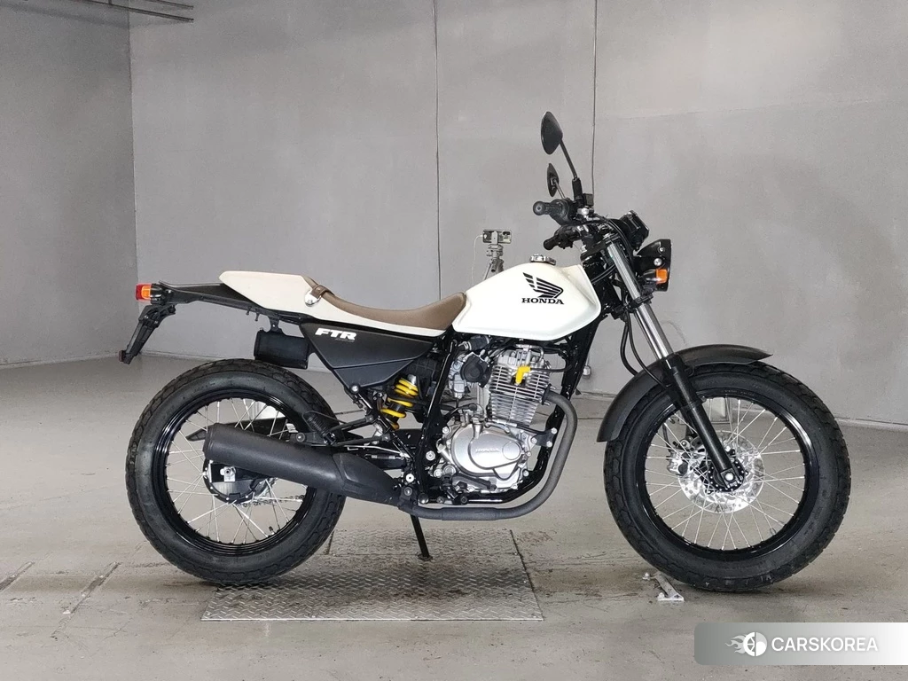 Проданный Honda FTR223 2015 из Японии