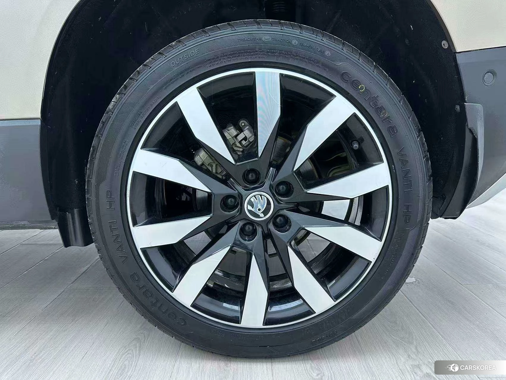 Skoda Krok 2020 Желтый из Китая