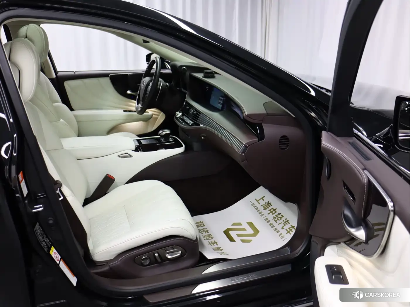 Lexus LS 2018 Черный из Китая