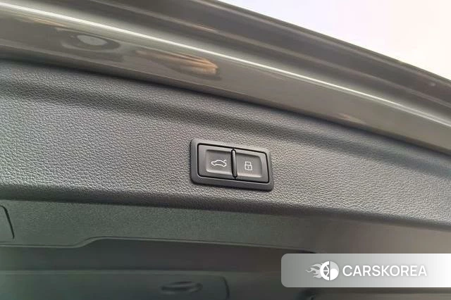 Audi Q3 2023 Темно-серый из Китая