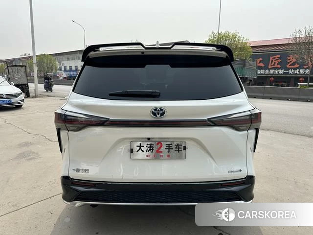 Toyota Grevia 2024 Белый из Китая