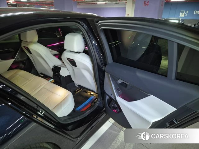 BMW 5 Series (G60) 2025 Черный из Кореи