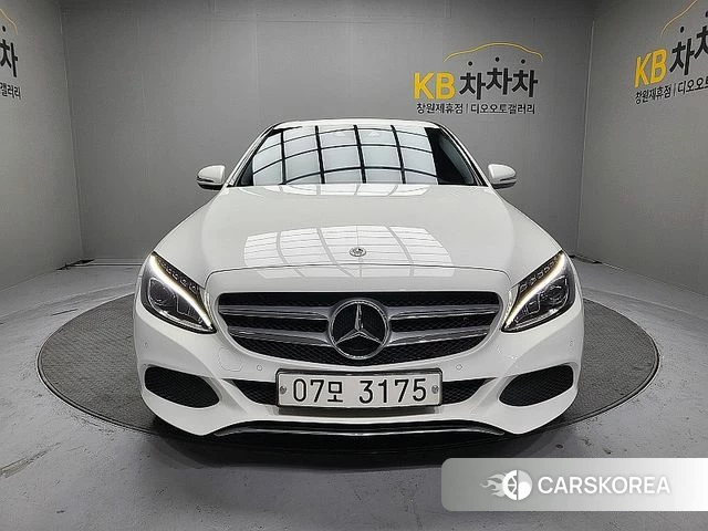 Mercedes-Benz C-Class W205 2018 Белый из Кореи