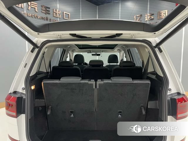 Volkswagen Touran L 2021 Белый из Китая
