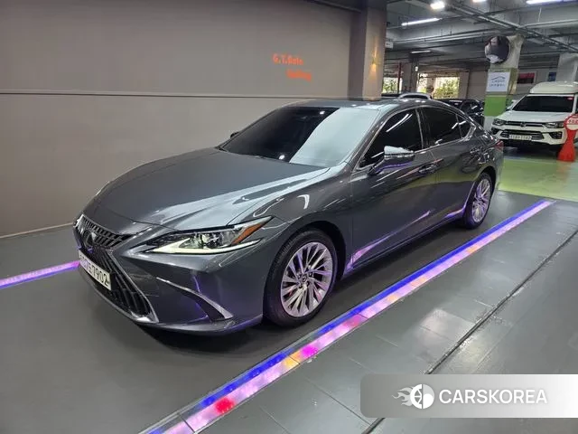 Lexus ES300h 7th generation 2023 Серый из Кореи