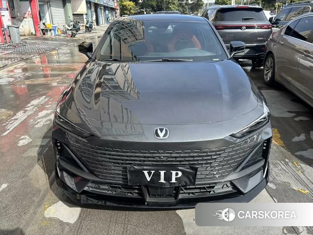 Chang'an UNI-V 2023 Темно-серый из Китая